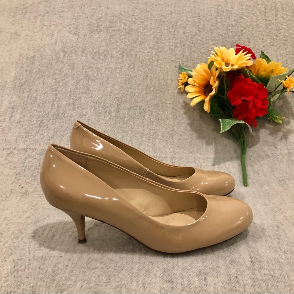 NWOT - Unisa Shiny Light Tan Patent Women's Pumps